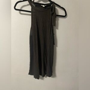 NWOT POL Adjustable Strap Flowy Tank with Waffle Knit Side Panels. Size Small